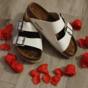 Birkenstock White Sandals with 2Buckles and Corkscrew Insoles